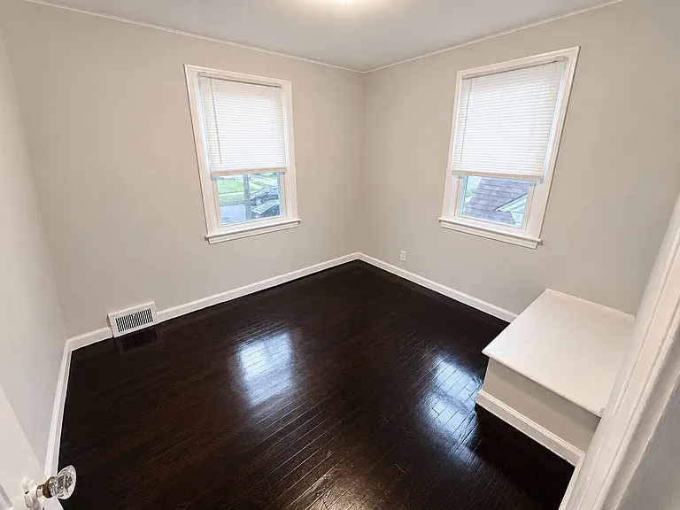16151 Robson St — Photo 10