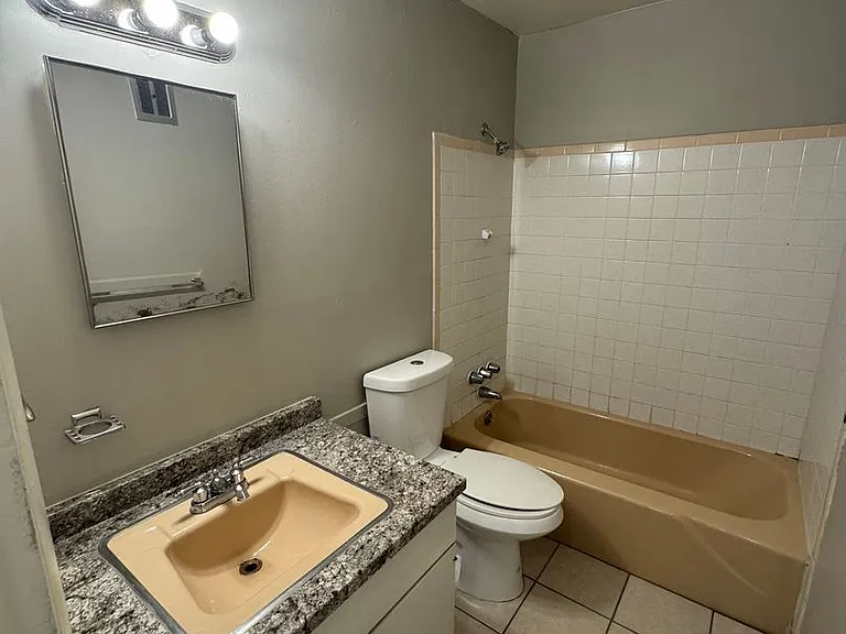 762 W Prentice Ave #2 — Photo 9