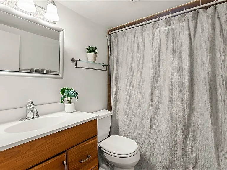 334 Mystic St — Photo 4