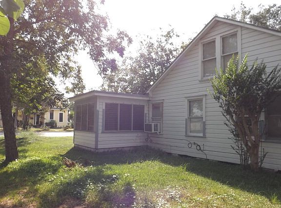 2nd image of 812 Fahrenthold St