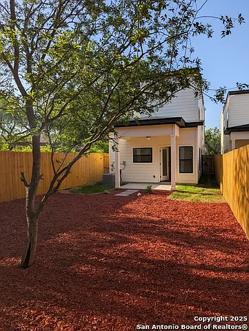 627 Essex St — Photo 23