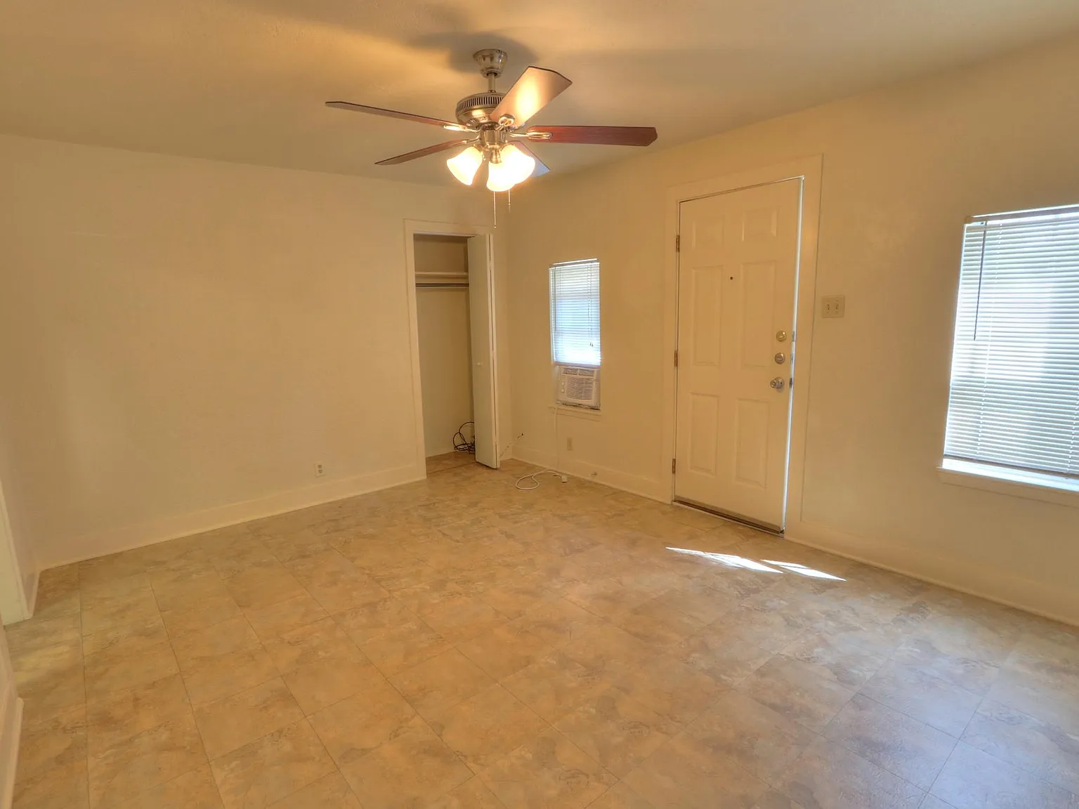 1 bed, 560 sqft, $695 — Photo 4