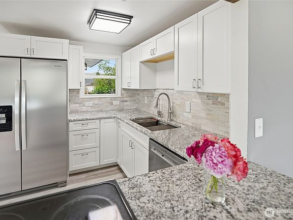 3rd image of 111 SE F Street