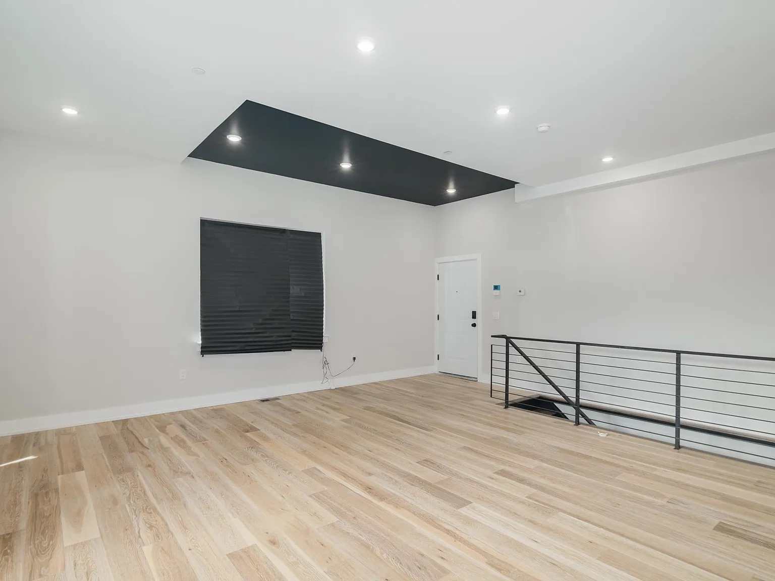 2731 W Jefferson St — Photo 2