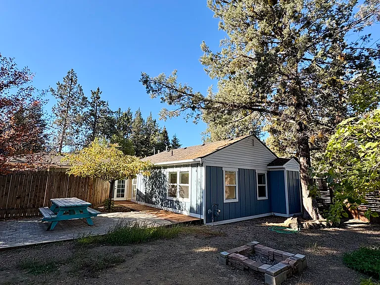 545 NE Irving Ave — Photo 14