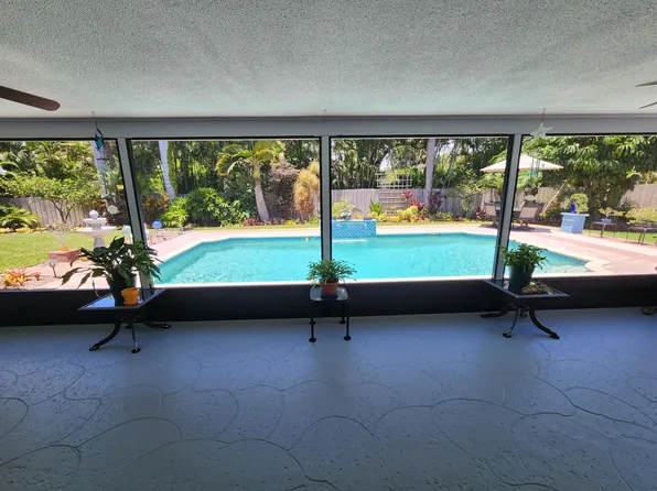 819 Mimosa Court, Haverhill, FL 33415