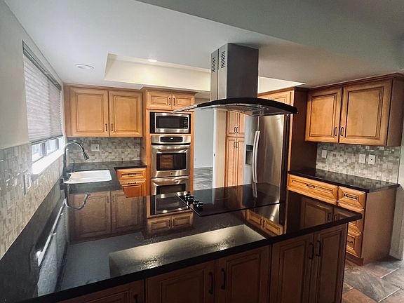 5th image of 472 Wellington Dr