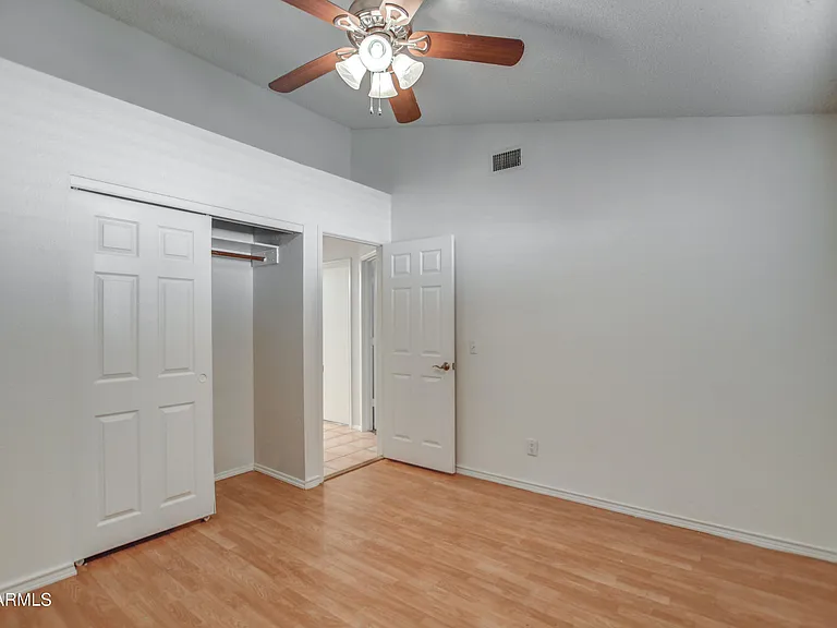 815 E Calle Del Norte — Photo 23