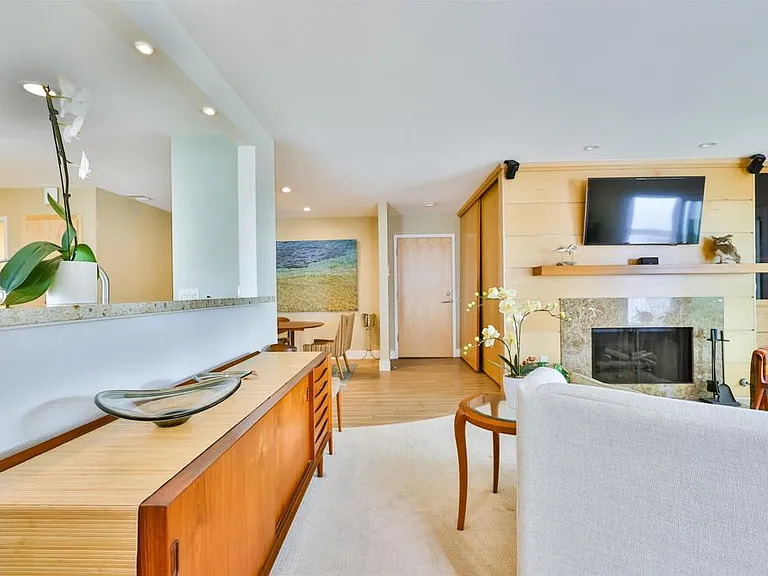 1524 Ynez Pl — Photo 4