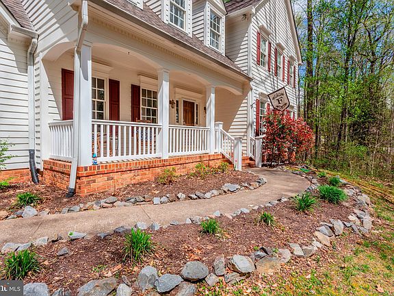 3rd image of 7101 Hillwood Ct