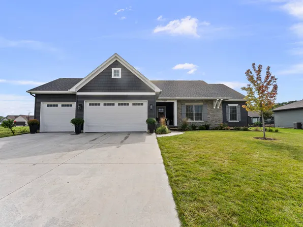 7149 Alvie Ln, Bettendorf, IA 52722