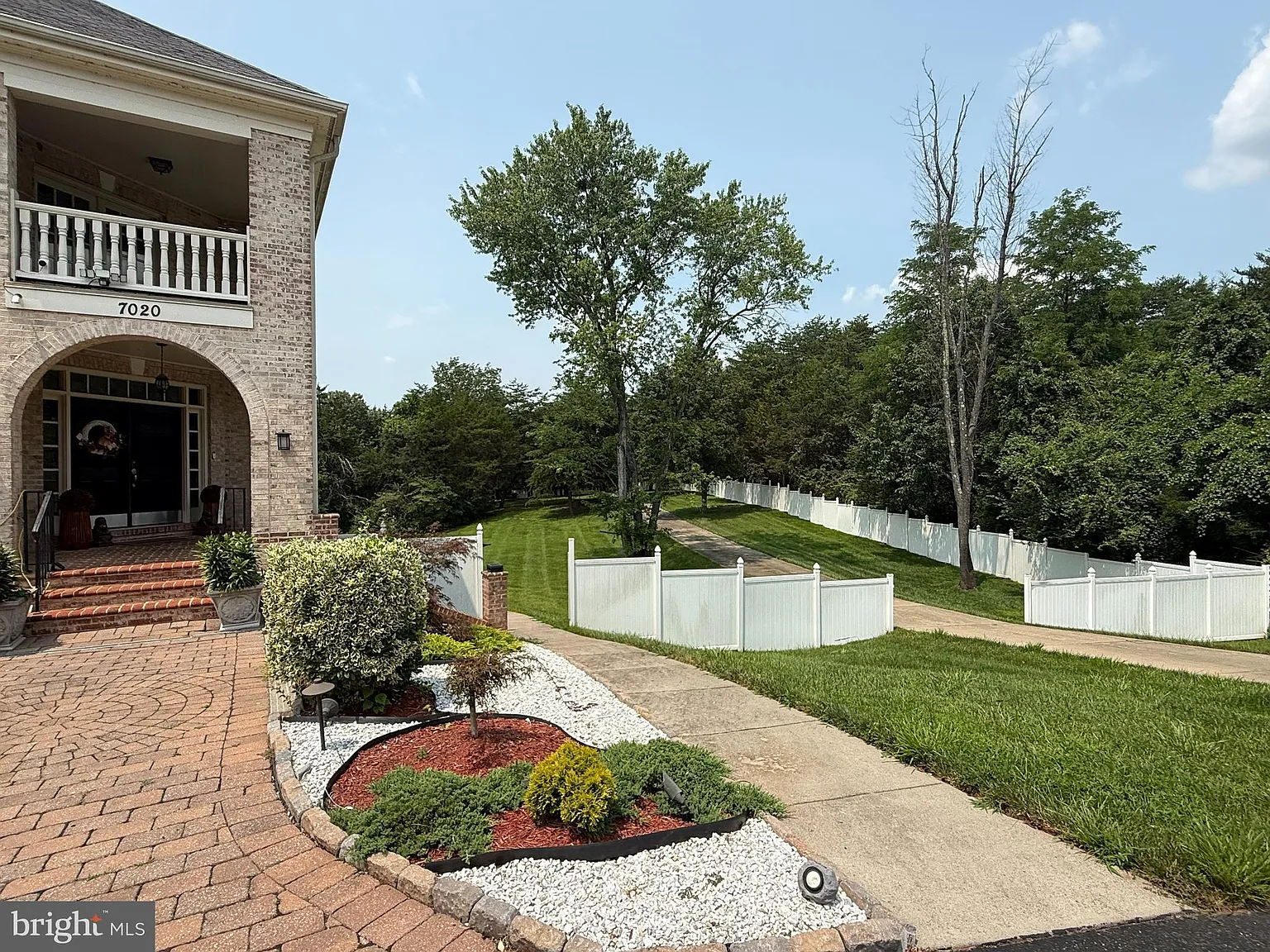 6 bed, 5.5 bath, 4522 sqft, $6,485 — Photo 2