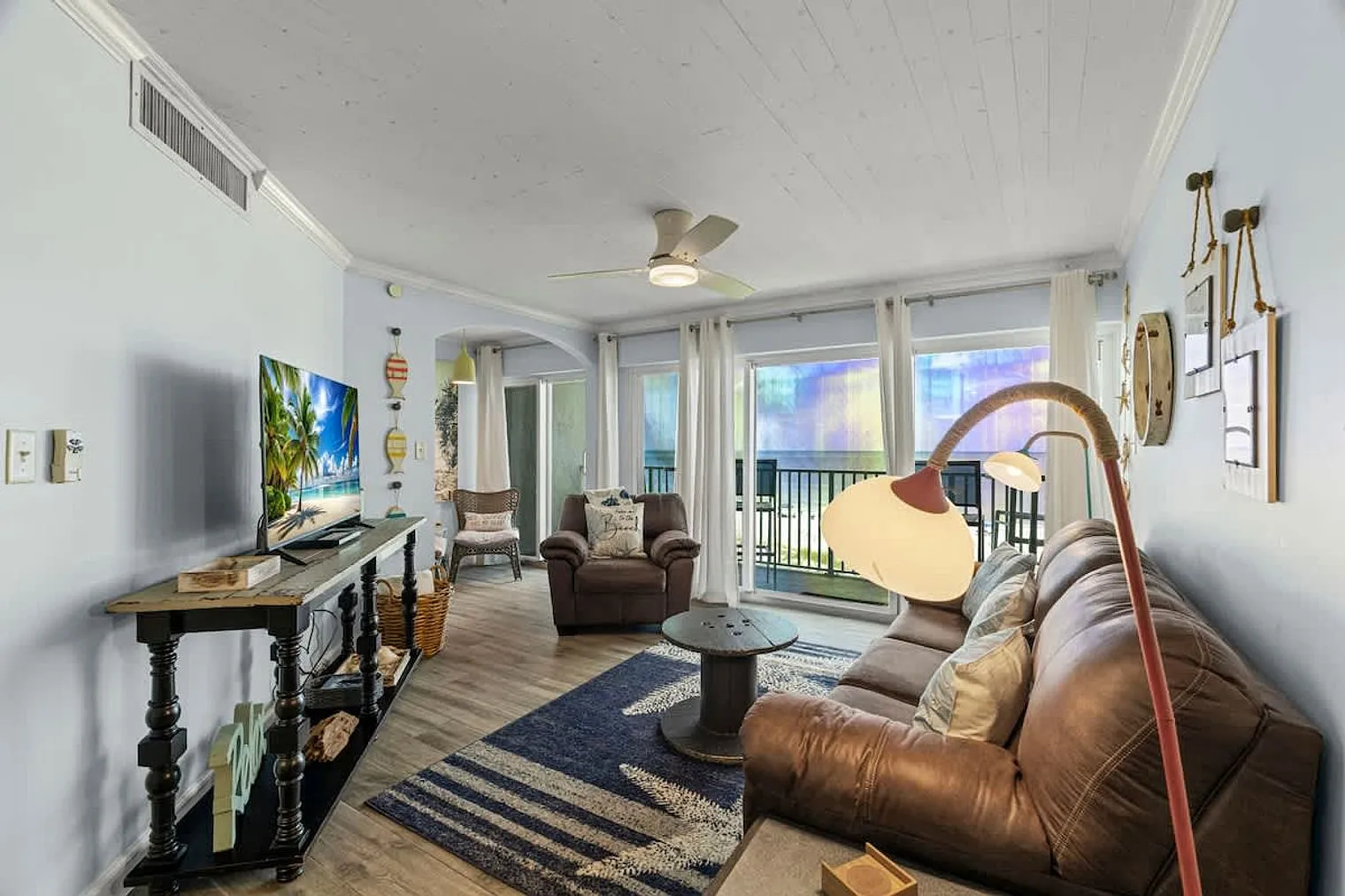 2 bed, 2.0 bath, 990 sqft, $7,866 — Photo 1