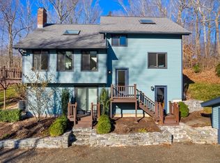 28 Coginchaug Ct, Guilford, CT 06437