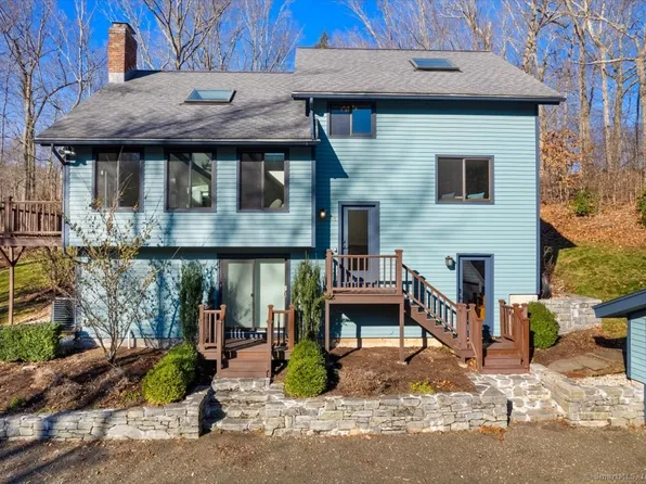 28 Coginchaug Court, Guilford, CT 06437