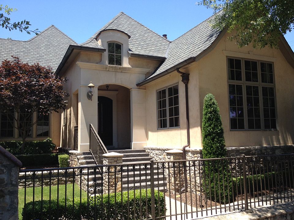 Stunning home in Gated Villarese.