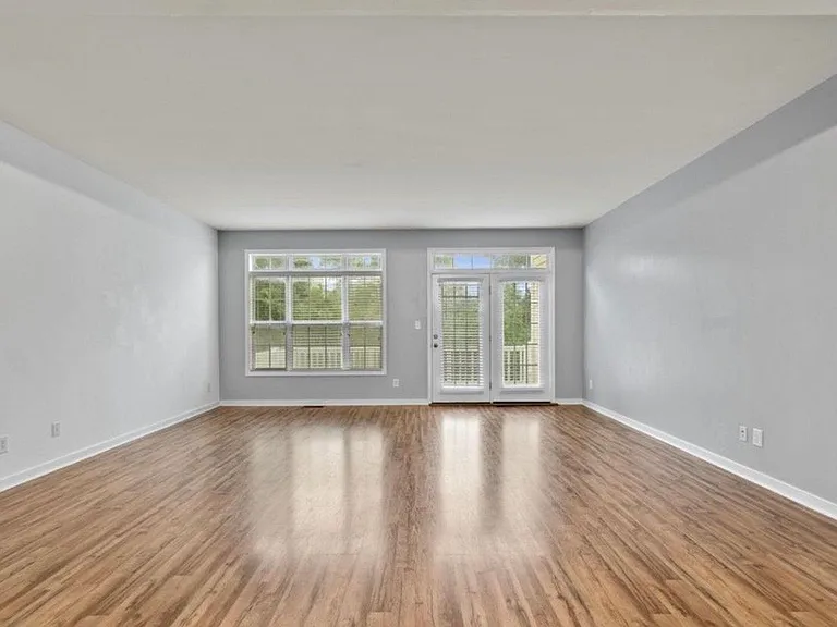 205 Monroe Point Dr — Photo 5