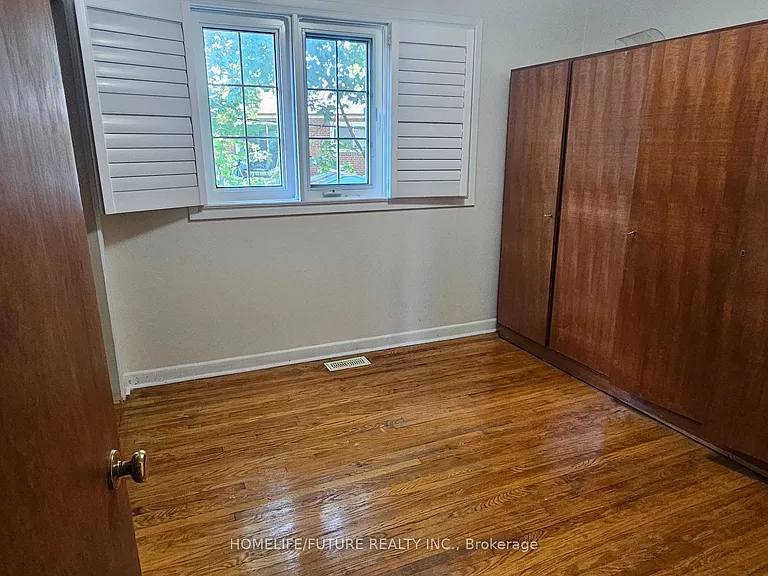 61 Hollyhedge Dr — Photo 14