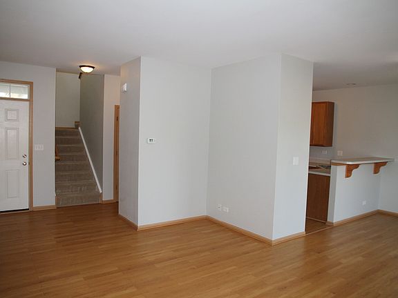3rd image of 383 Chesapeake Ln