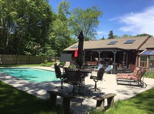 8 Burke Rd, Bristol, RI 02809