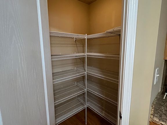 5th image of 307 Mecklenburg Dr