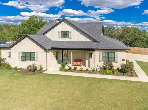 2746 N Adams Rd, Fayetteville, AR 72704