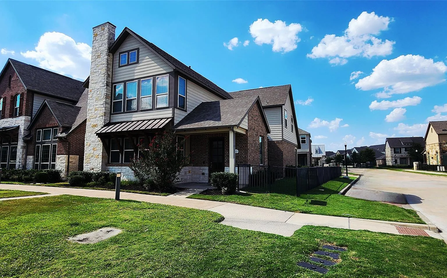 3 bed, 2.5 bath, 2758 sqft, $3,200 — Photo 2