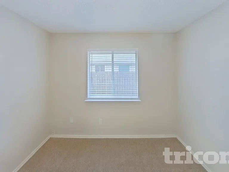 8021 Ashridge Rd — Photo 10