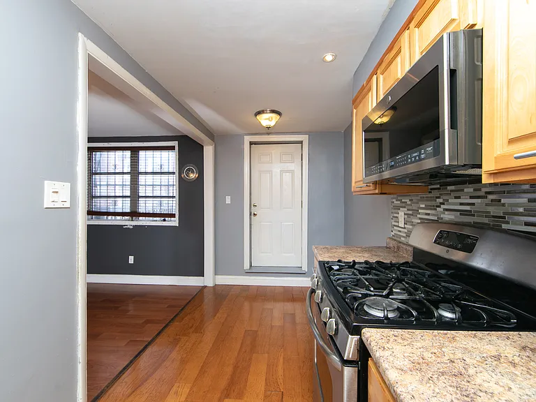 1357 Westbury Dr — Photo 16