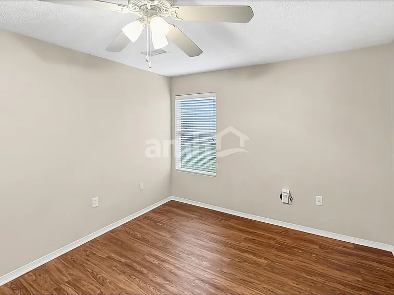 2649 Sutherland Dr — Photo 14