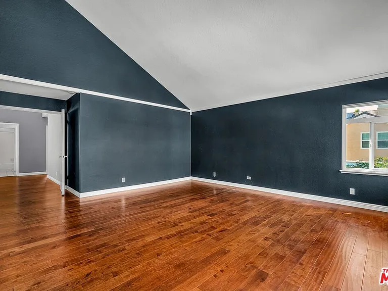 7513 W 83rd St — Photo 29