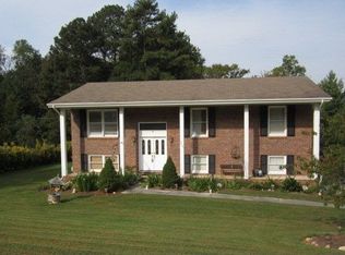 3017 E Brookhaven Cir, Dalton, GA 30720