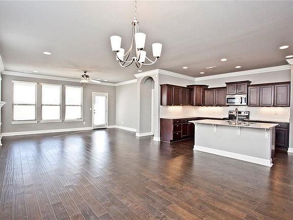 3rd image of 506 Rustic Creek Ln