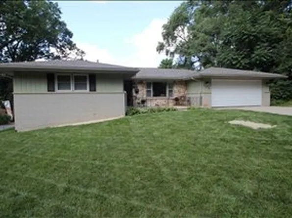 128 Oak Knolls Ave, Rockford, IL 61107