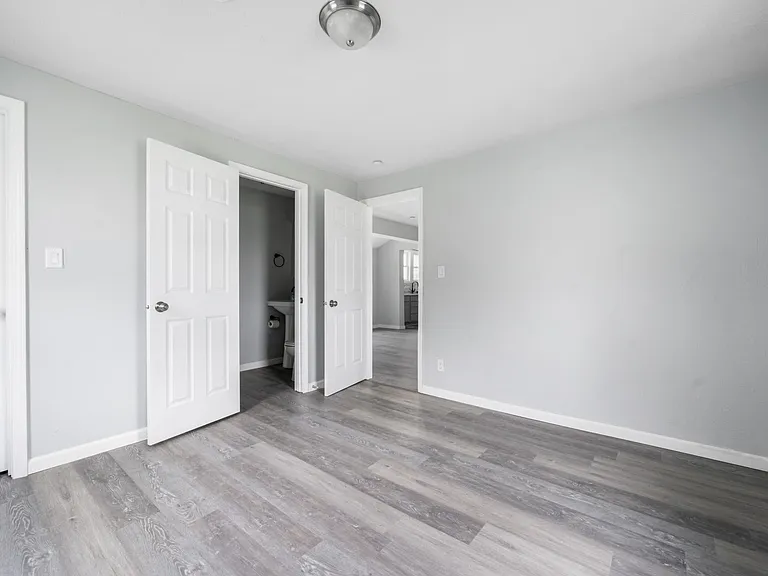 1601 N Webster St — Photo 3