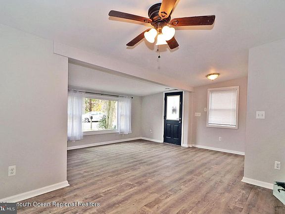 5th image of 32 Bayberry Dr