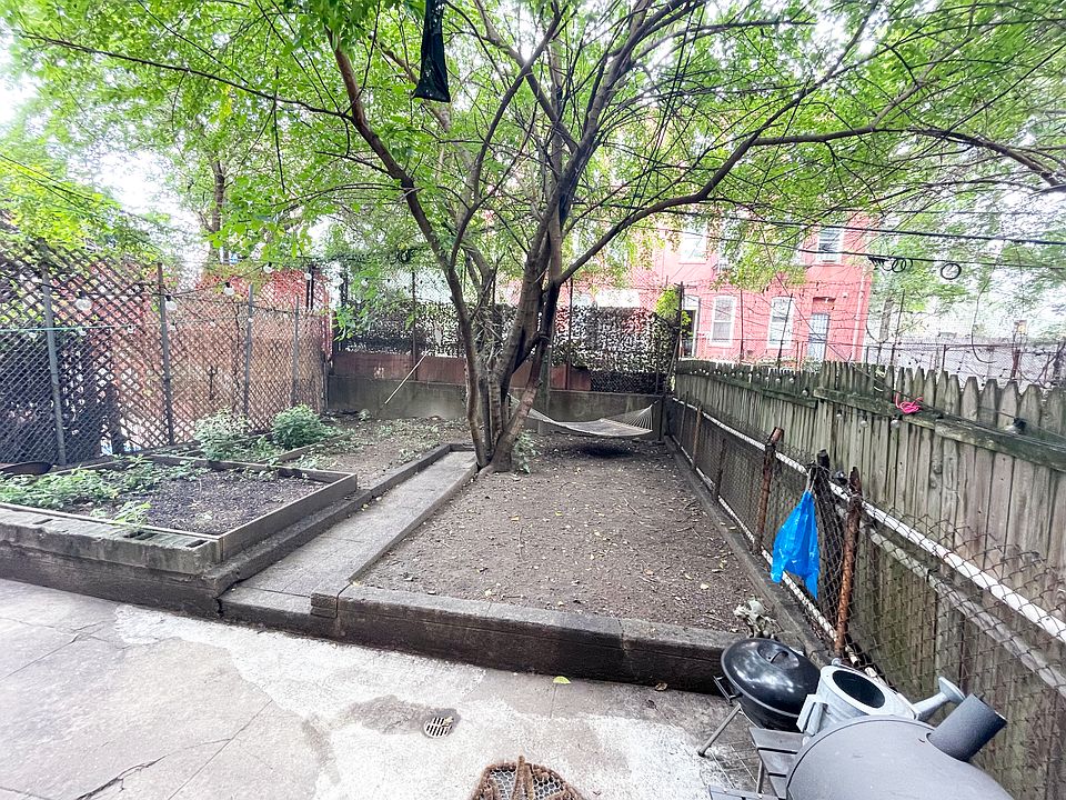 1st image of 258 Melrose St APT 1R
