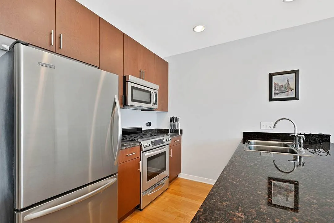 Building Photo - 303 W Ohio St #2105
