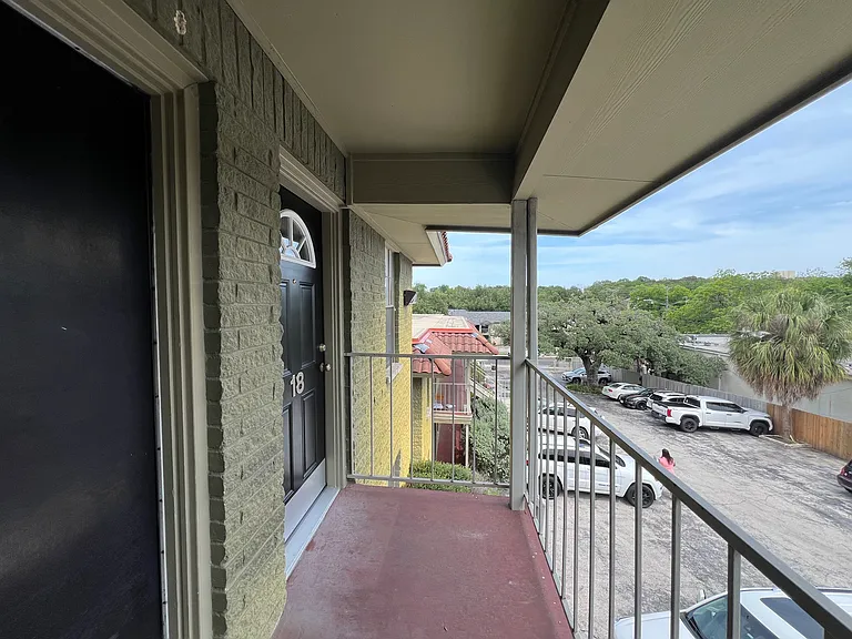 2302 E Side Dr — Photo 8