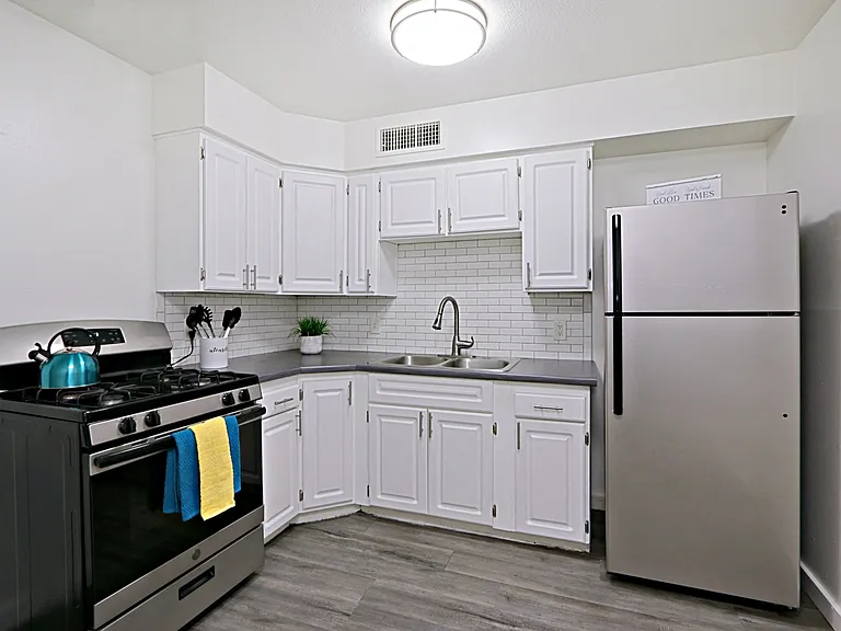 Osborn Place — Photo 2
