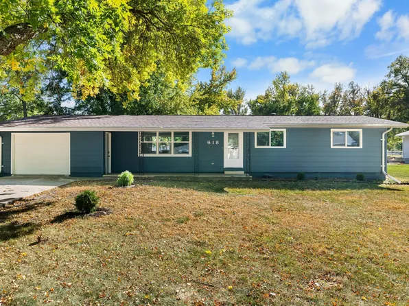 618 E 13th St, Blue Earth, MN 56013