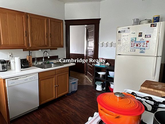 2nd image of 117 Columbia St #2