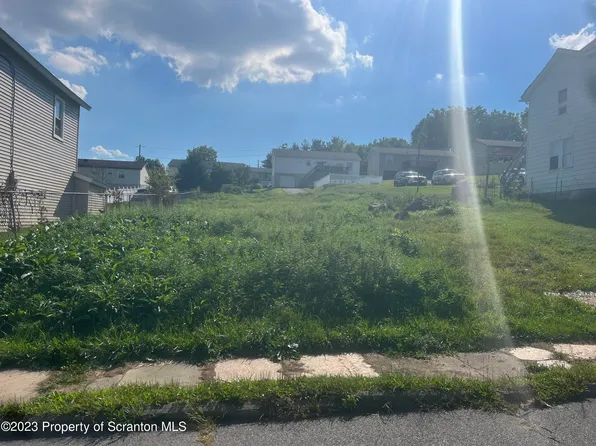 613 Hampton St, Scranton, PA 18504