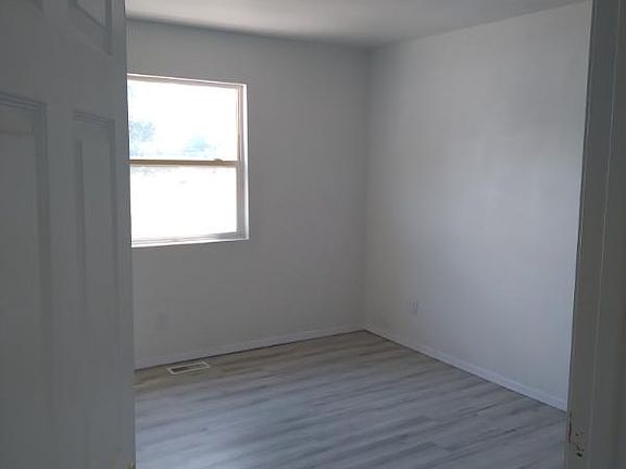 4th image of 1015 E River St APT A