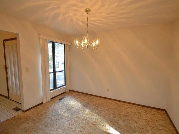 5th image of 910 Broadview Dr