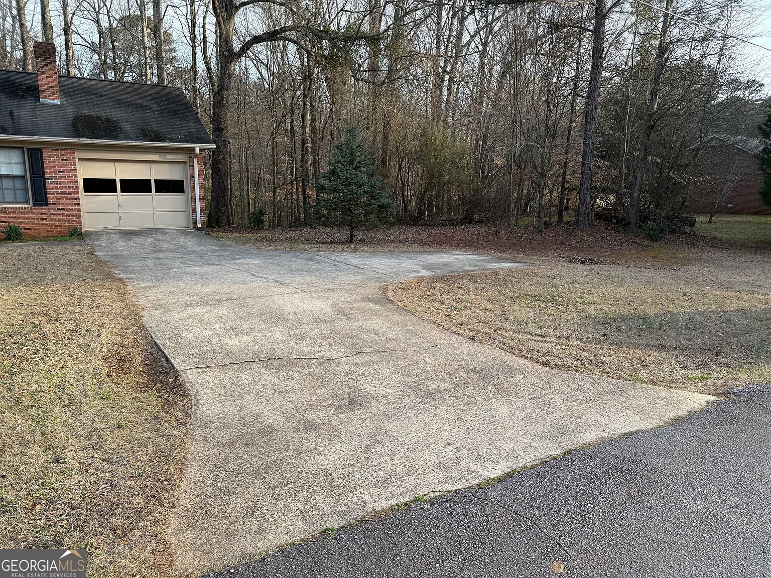 3 bed, 2.0 bath, 1740 sqft, $1,825 — Photo 2