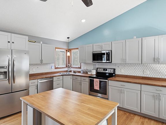 3rd image of 12522 278th Ave NW