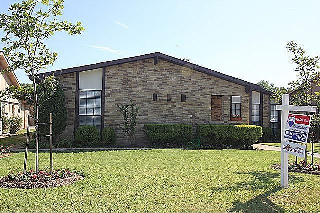 1st image of 304 Park Meadow Way