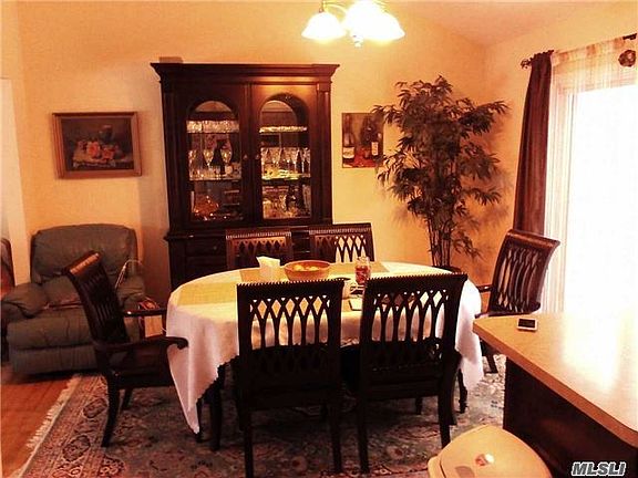 5th image of 18 Chauncey Ln