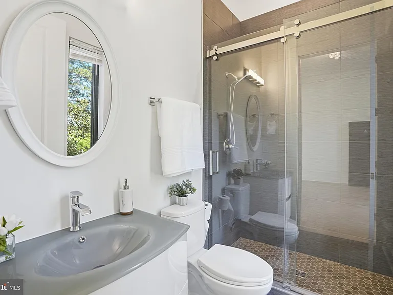 1513 Oakview Dr — Photo 46